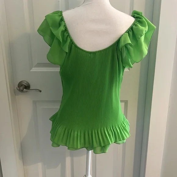 Essentials - Picture 4 of 6